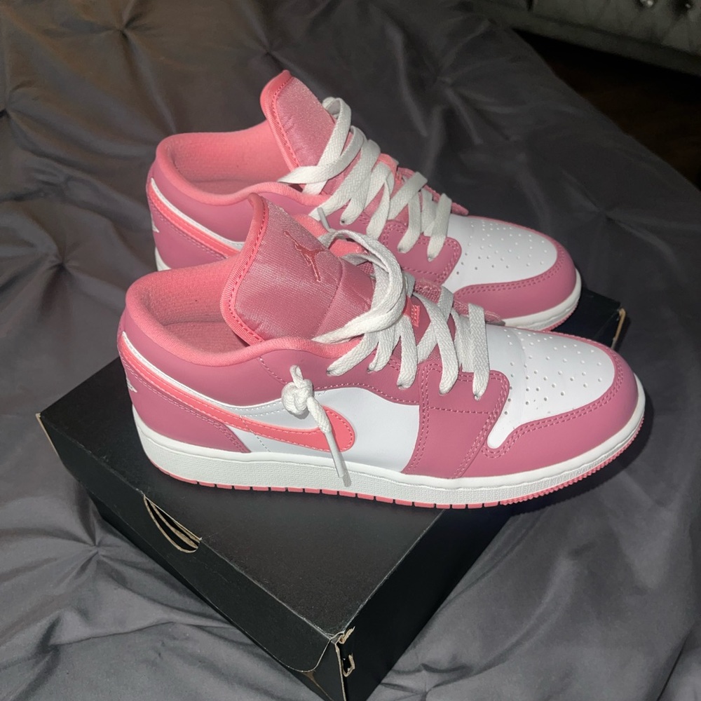 Jordan 1 Low Grade School Size
